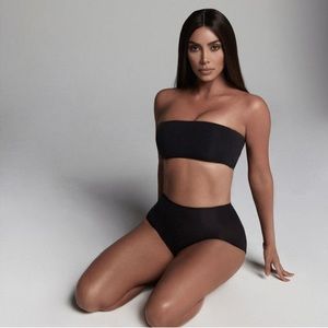 SKIMS Black Bandeau Size S - NEW !!